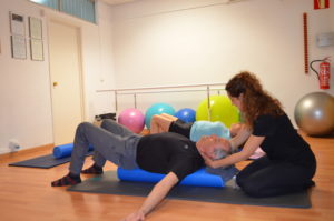 Clase de Pilates Terapéutico impartido por una fisioterapeuta en Rocafort