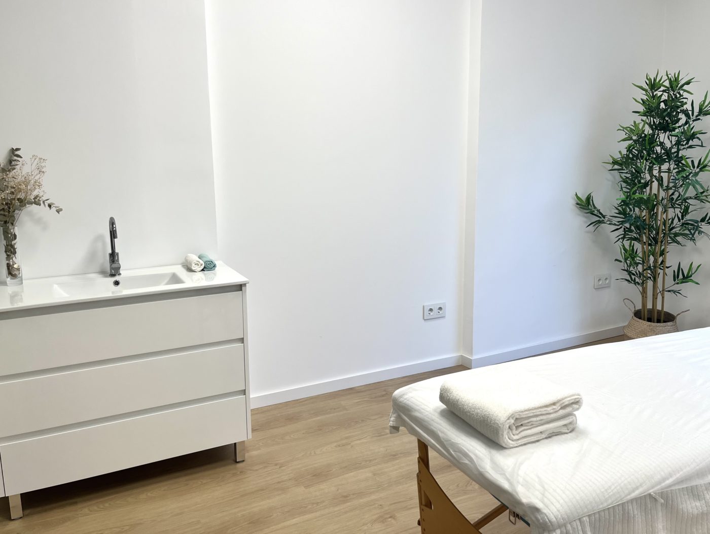 Consulta en Clínica Arlen, un espacio con salas disponibles para que los profesionales de la salud puedan realizar su profesión.