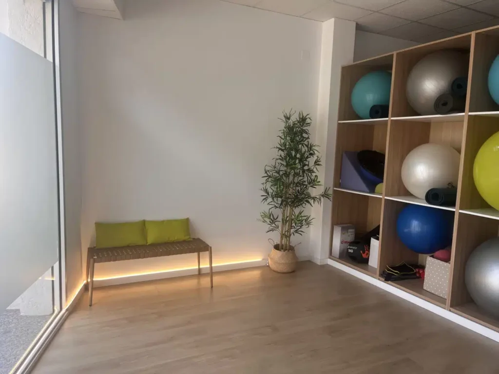 Interior de la clínica de fisioterapia Rocafort